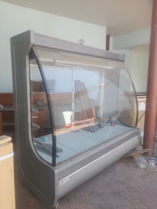 Витринный холодильник