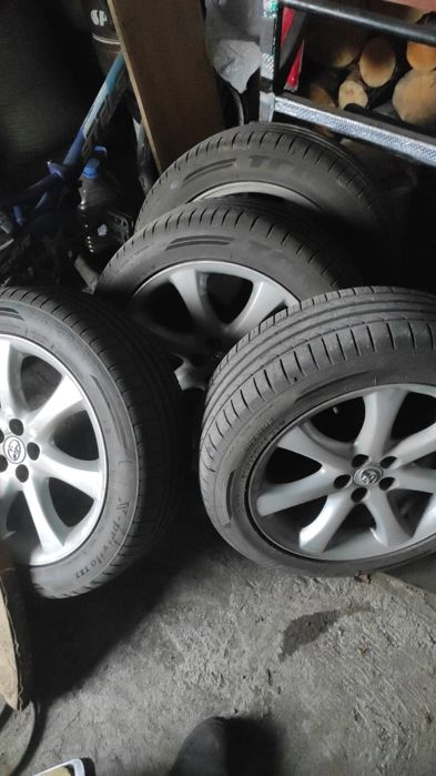 Продам Резину с дисками 215/50/17.