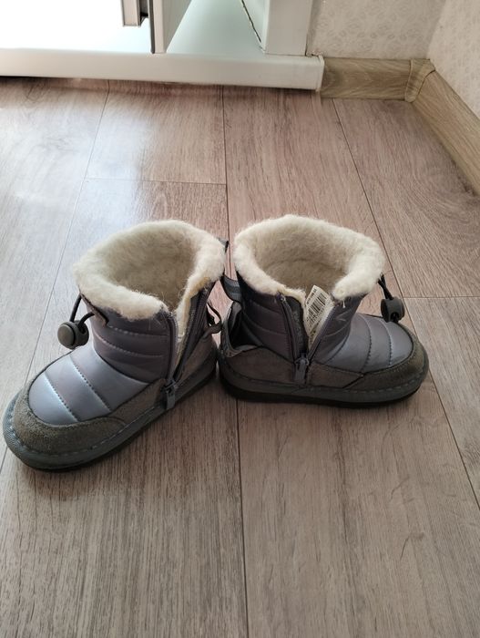 Продам детскую зимнюю обувь