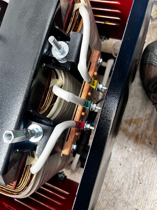 Продается трансформатор трехфазный