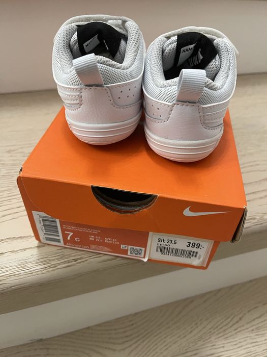 Nike 23,5 unisex, albi, noi