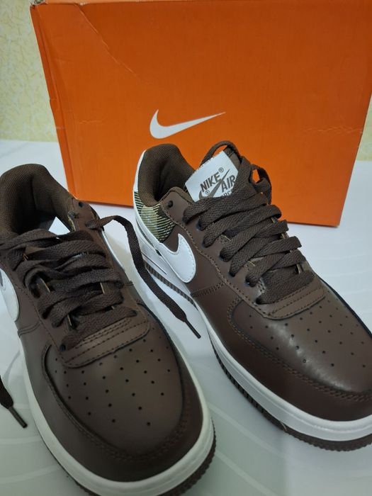 Продам новые кроссовки Nike
