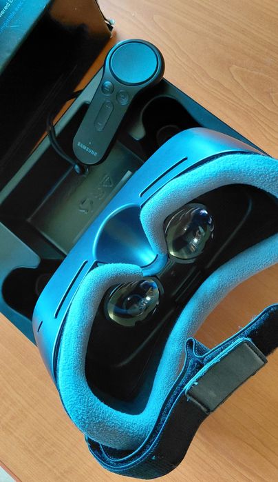 Ochelari Samsung GEAR VR cu controler