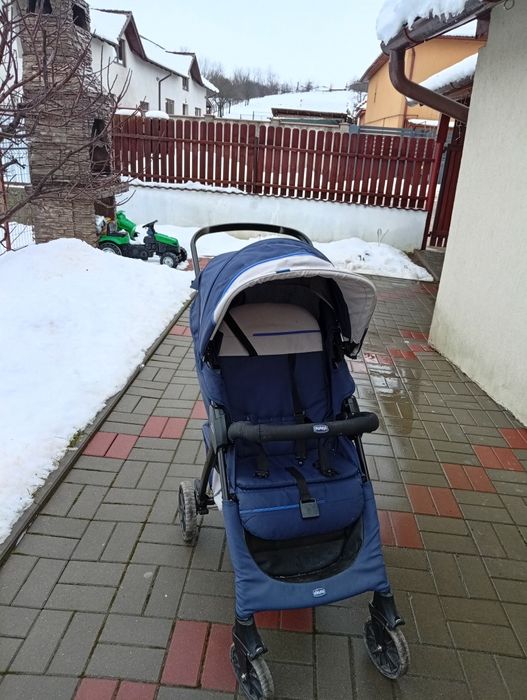 Vând Cărucior Chico