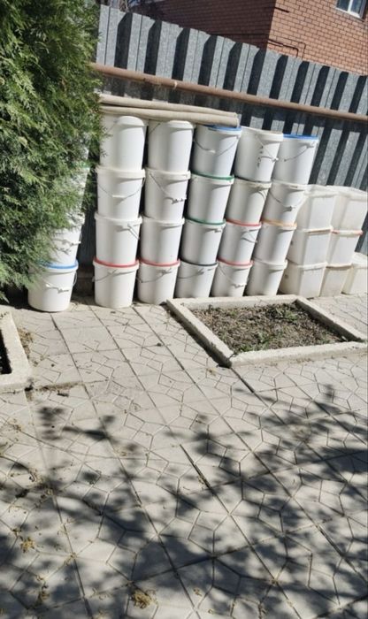 Пластиковые вёдра с крышкой