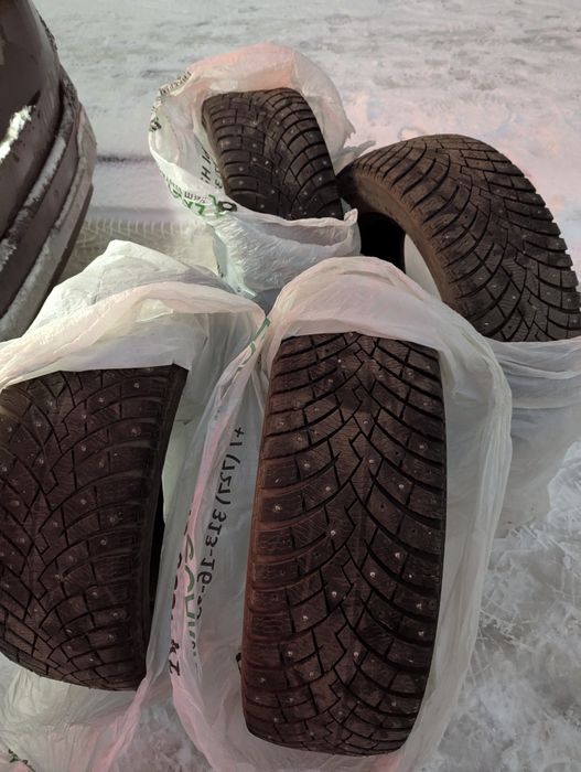 Шины зимние  235/60/18 Pirelli Scorpion Ice Zero 2