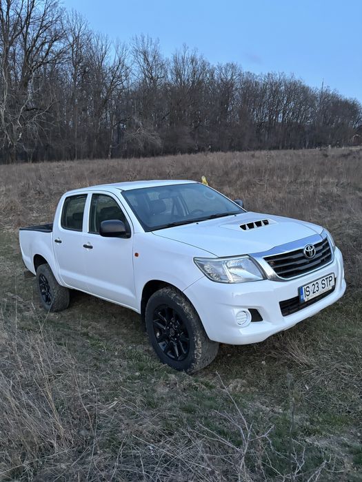 Toyota Hilux 2.5 manuala 144 cp 2013
