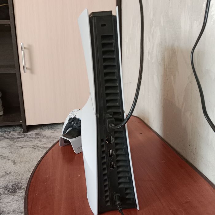 Продам PlayStation 5slim новоя