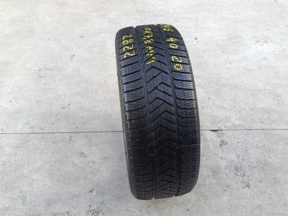 O anvelopa de iarna 245 40 20 pirelli sottozero 3 profil 7,8 dot 2822