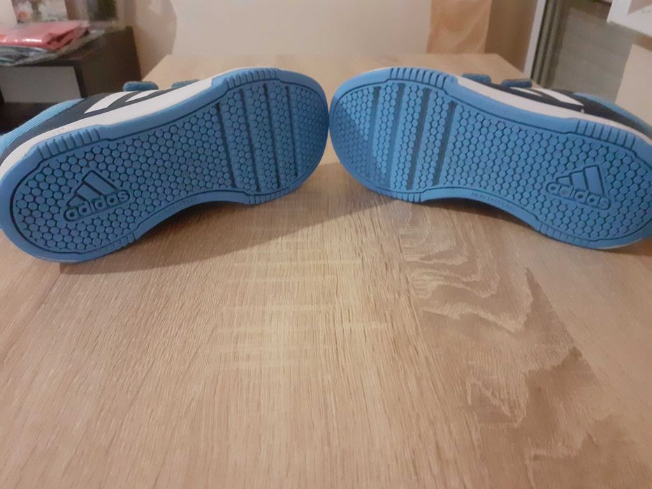 Маратонки ADIDAS номер 30.5