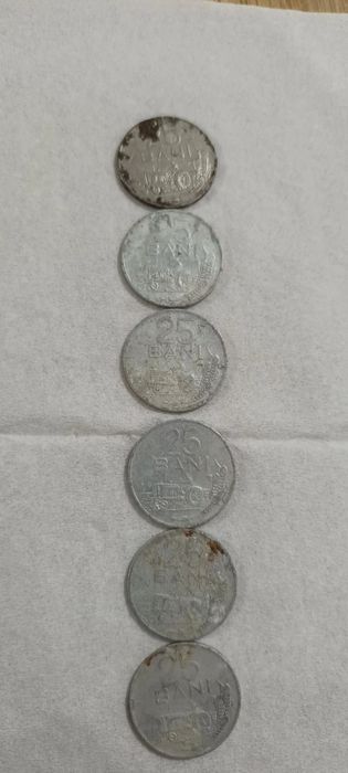 Monede vechi și una de argint
