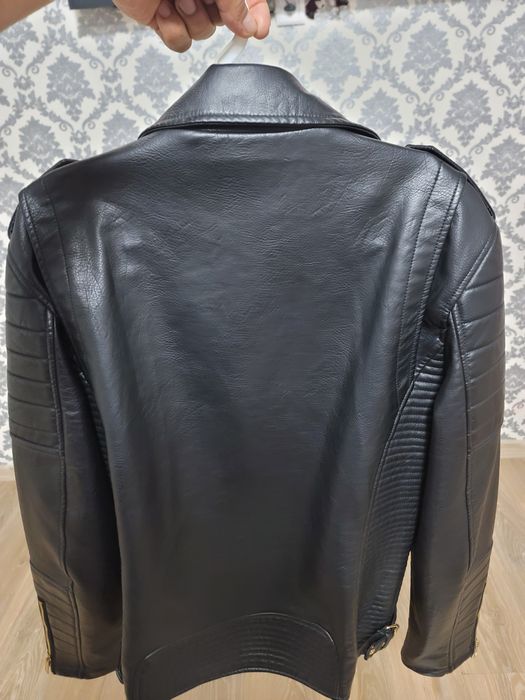 Jeniskiy kojiniy kurtka razmeri L holati zor