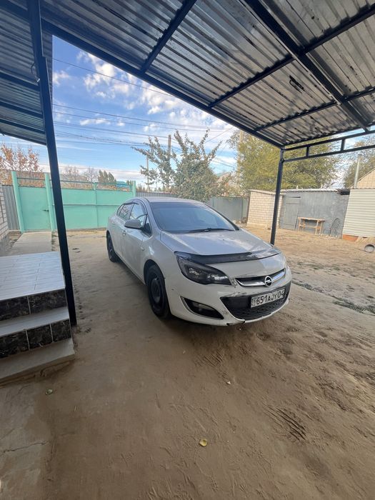 Opel ASTRA J 13 года