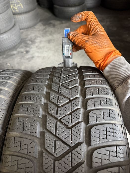 2 anvelope iarna 225/45/18 , Pirelli , 6.7 mm.