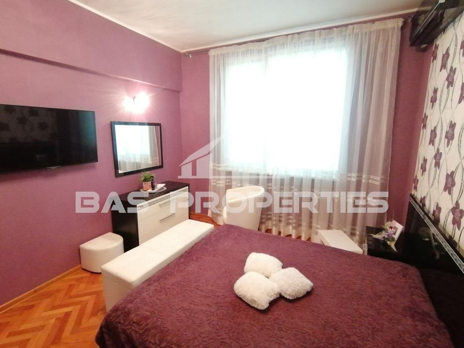 Дава се под наем Тристаен апартамент в София, Център - 100 кв.м за 897.6 € - Снимка #6