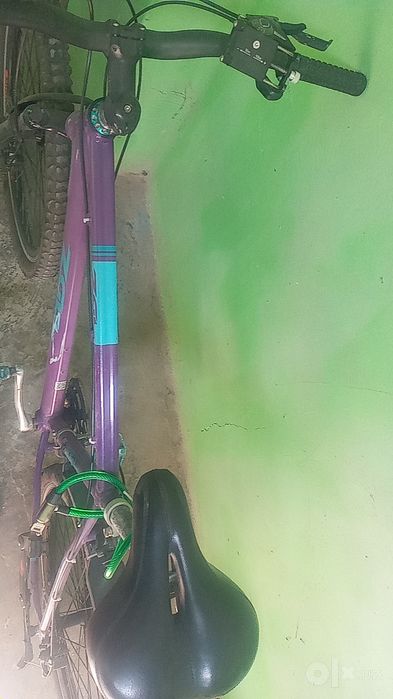 Velosoped holati juda yaxshi telefon tutqichi bor qulf kalitlar bilan