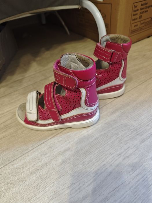 Ортопедические сандали