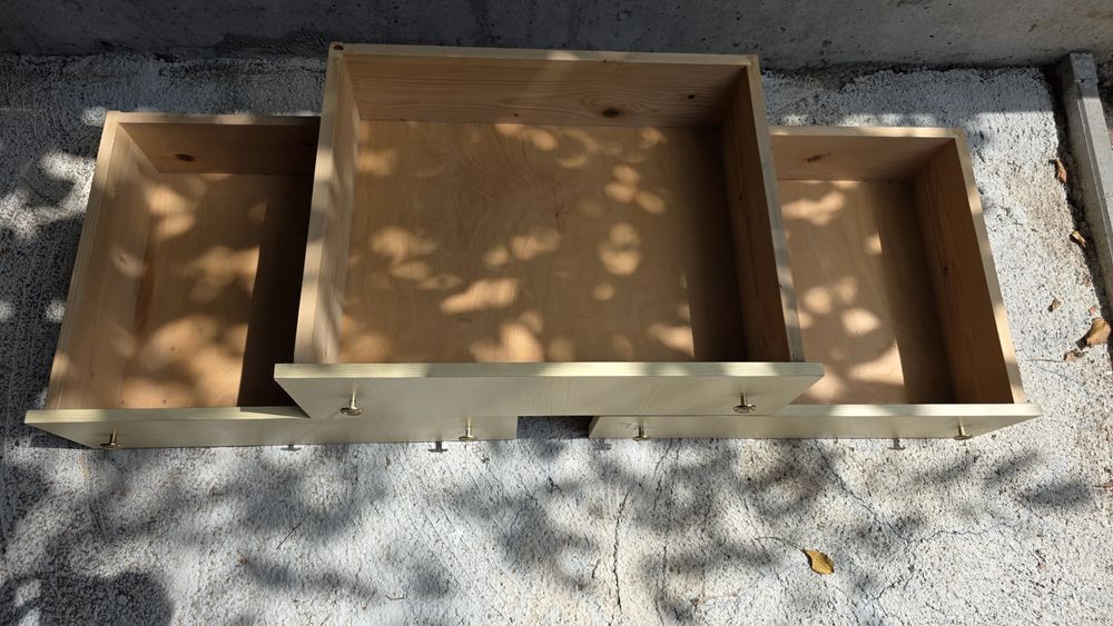 Продавам мебели / Бюро и Шкаф