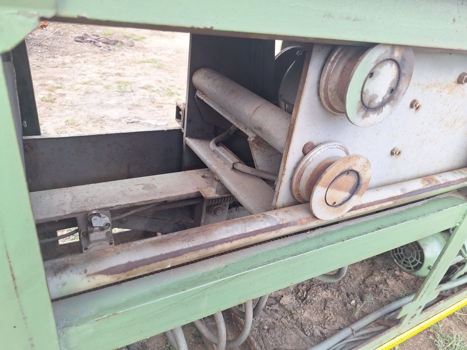 Fierastrau circular masina taiat retezat lemn cherestea