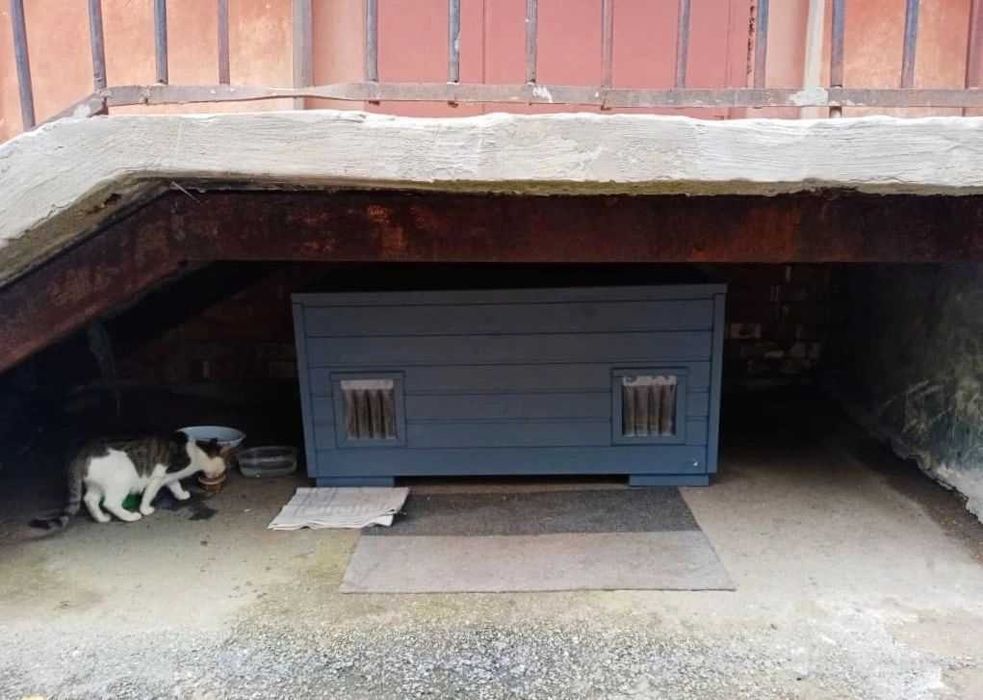 Будка утепленная для кошек