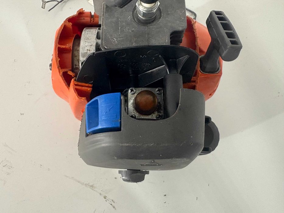 Двигател за тример Husqwarna 122cc