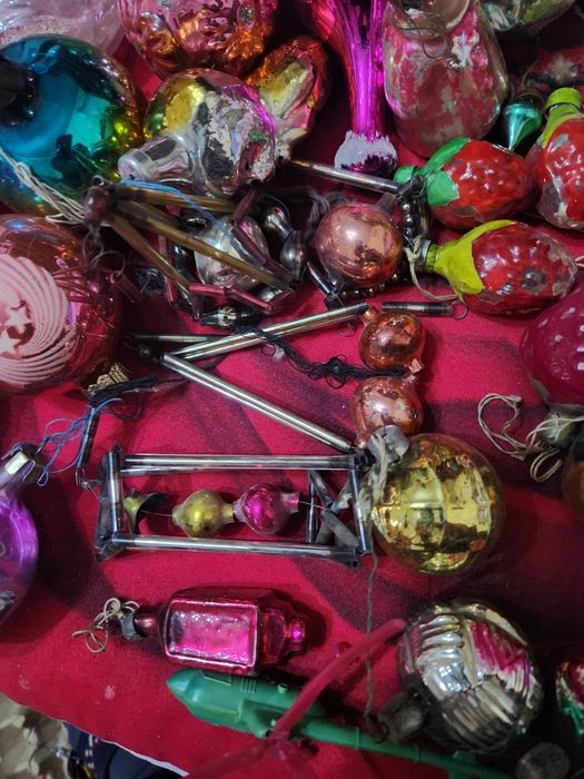 Игрушки  на ёлку  и коллекционные.