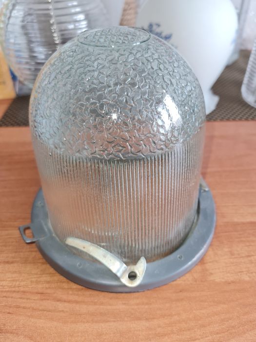 Плафоны для люстр, светильников разные.