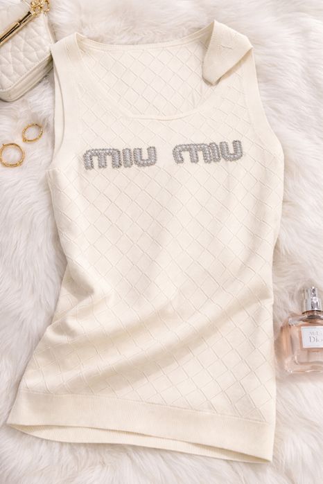 Кремав елек с камъчета Miu Miu стил