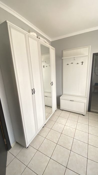 Продаю прихожию бу