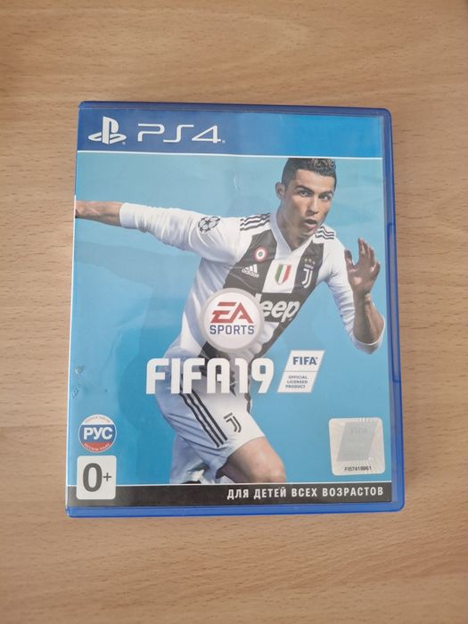 Продам рs4, с джостикоми и диском