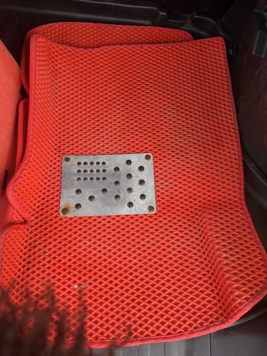 Продам коврики на авто