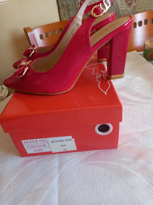 Червени обувки N38, ток вис.7см