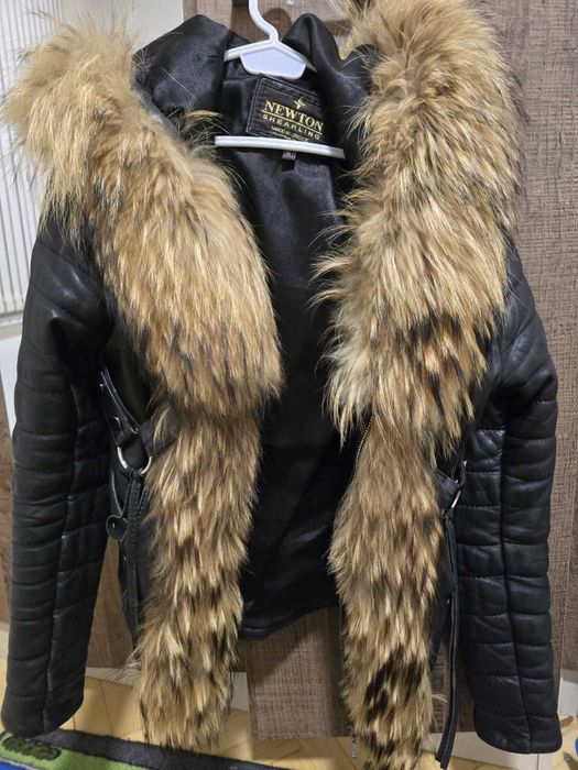 Яке от естествена кожа и пух