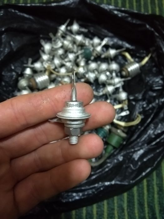 Диод. Выпрямительные диоды. Диодные мосты. Тумблеры. СССР.