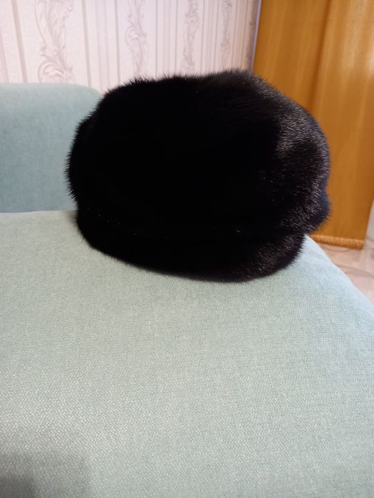 Женский норковый берет.