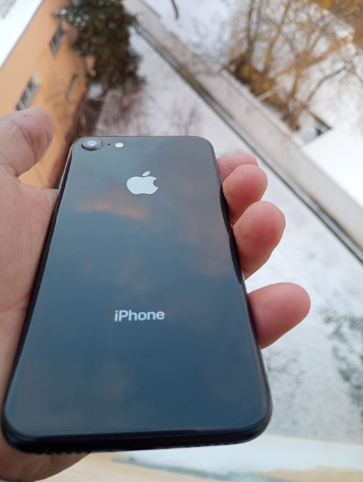 iPhone 8. 64 gb ideal