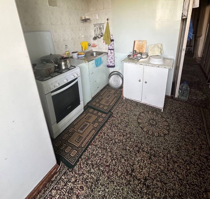 Юнусабад 4 Квартал Продается квартира 4/4/4 балкон 2х6 Кирпичный Дом