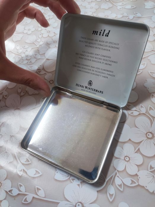 Кутийка - метална , цигарети