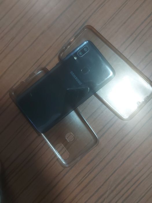 Samsung A20E.Logitech Squeezebox Touch.T&M 6.5pa/wh boxe