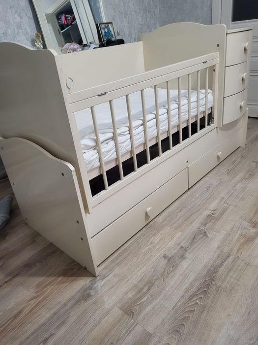 Манеж с краватью