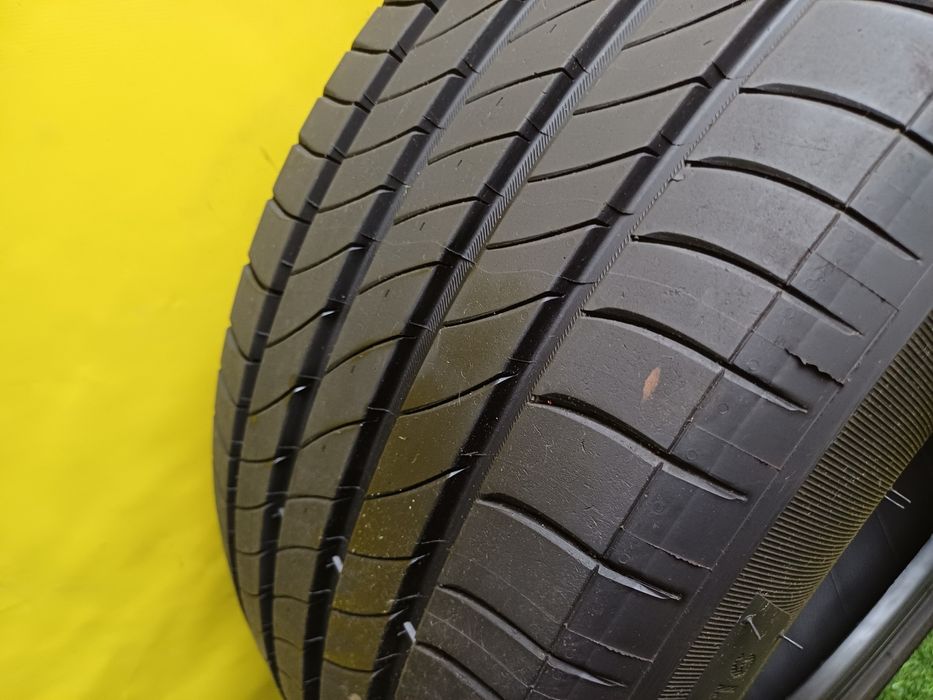 Шина 225/55 R16 Michelin.
