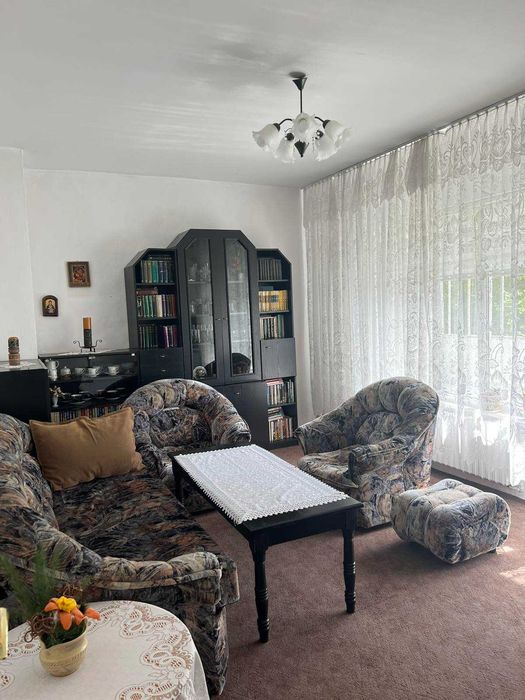 Тристаен апартамент в ж.к. Тракия