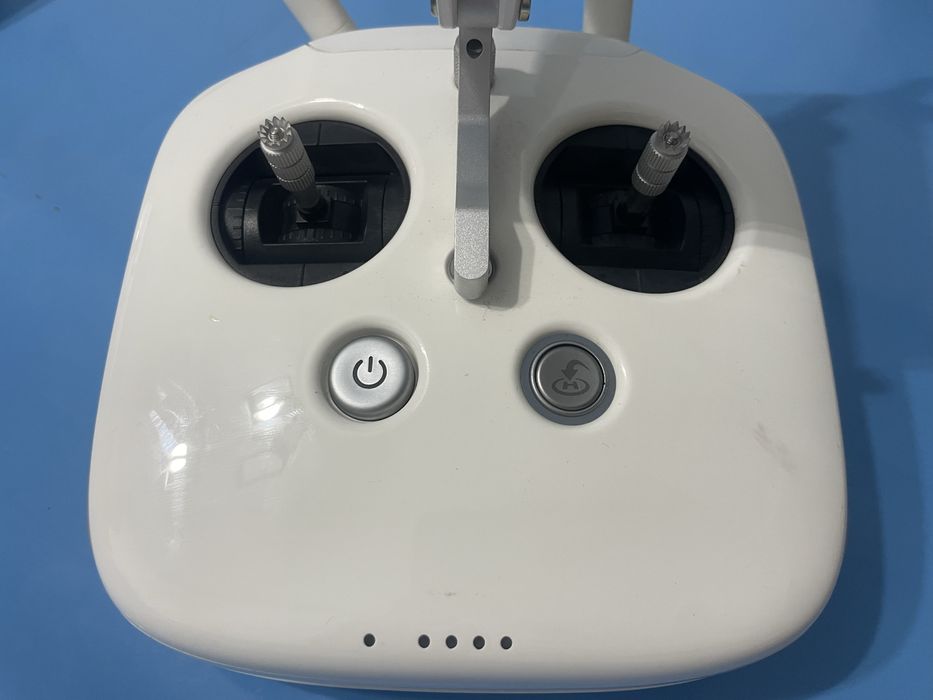 •	Пульт управления DJI Phantom 4 Pro (оригинал)