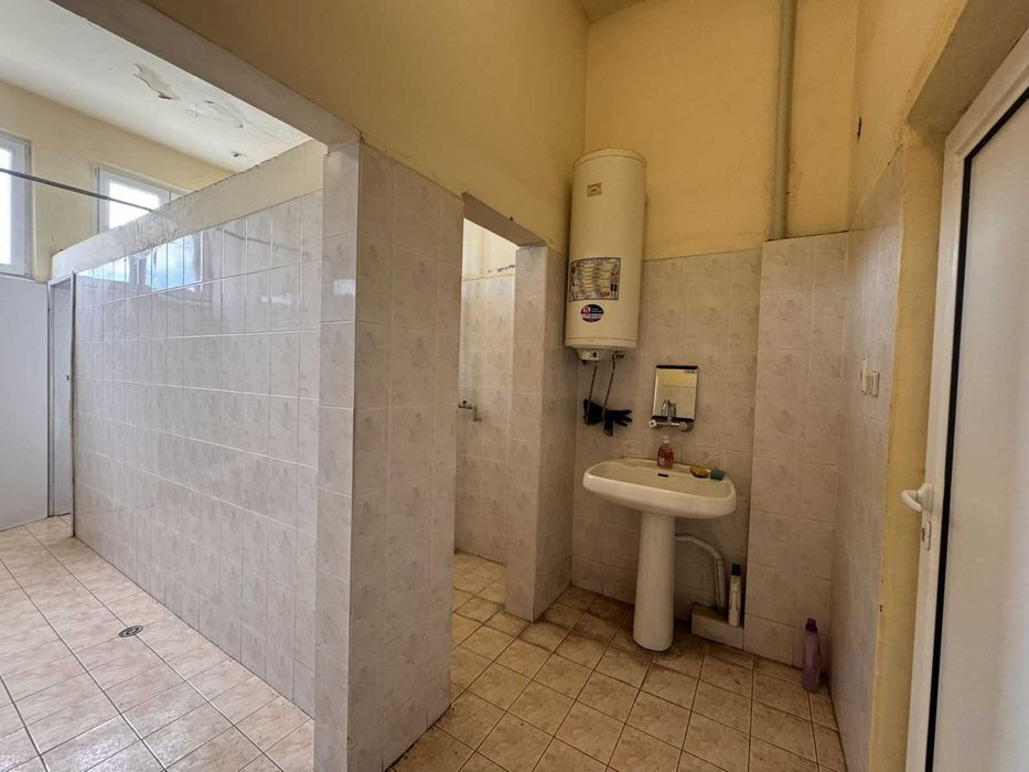 Продава се Промишлена сграда в Русе, Родина 1 - 545 кв.м за 663 €/кв.м - Снимка #8