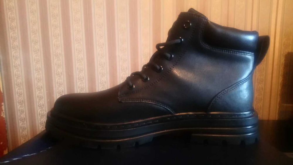Продам кожаные ботинки