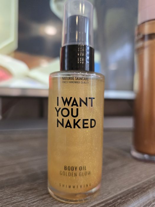 Блестящ лот масла за тяло