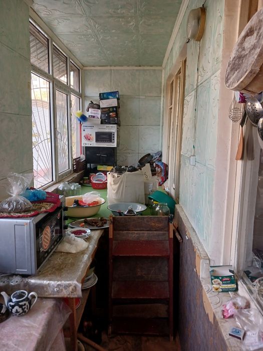 2 xonali kvartira 1 etaj srochna sotiladi