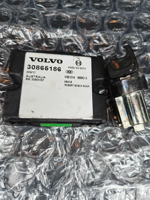 Продавам имобилайзер с ключ и компютър за Волво S40 1.9 DI 2000 г 102 к.с