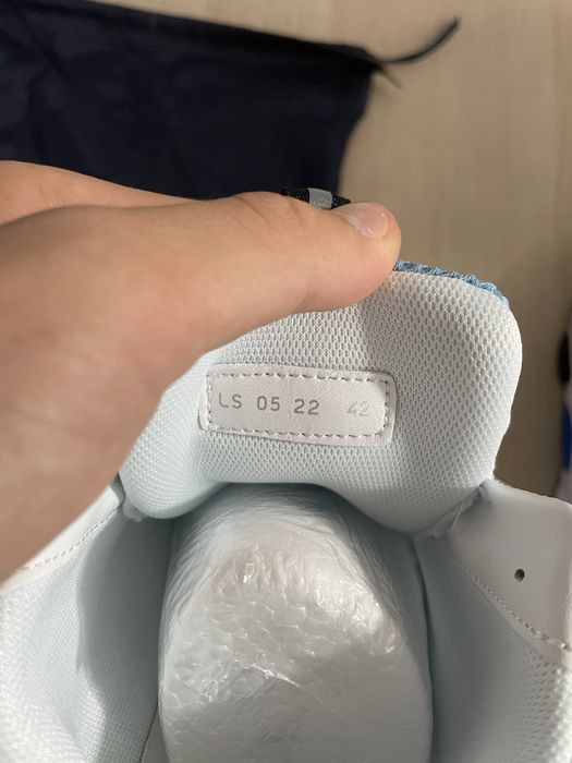 Dior B22 Baby Blue cu saculet