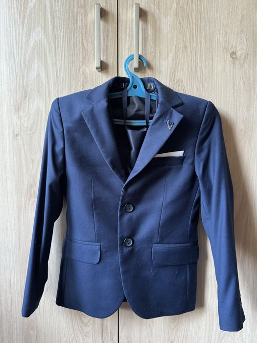 Школьный костюм (тройка) .